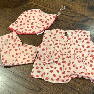 Stella McCartney Kids Strawberry Print top, pants and Sun Hat. 3M